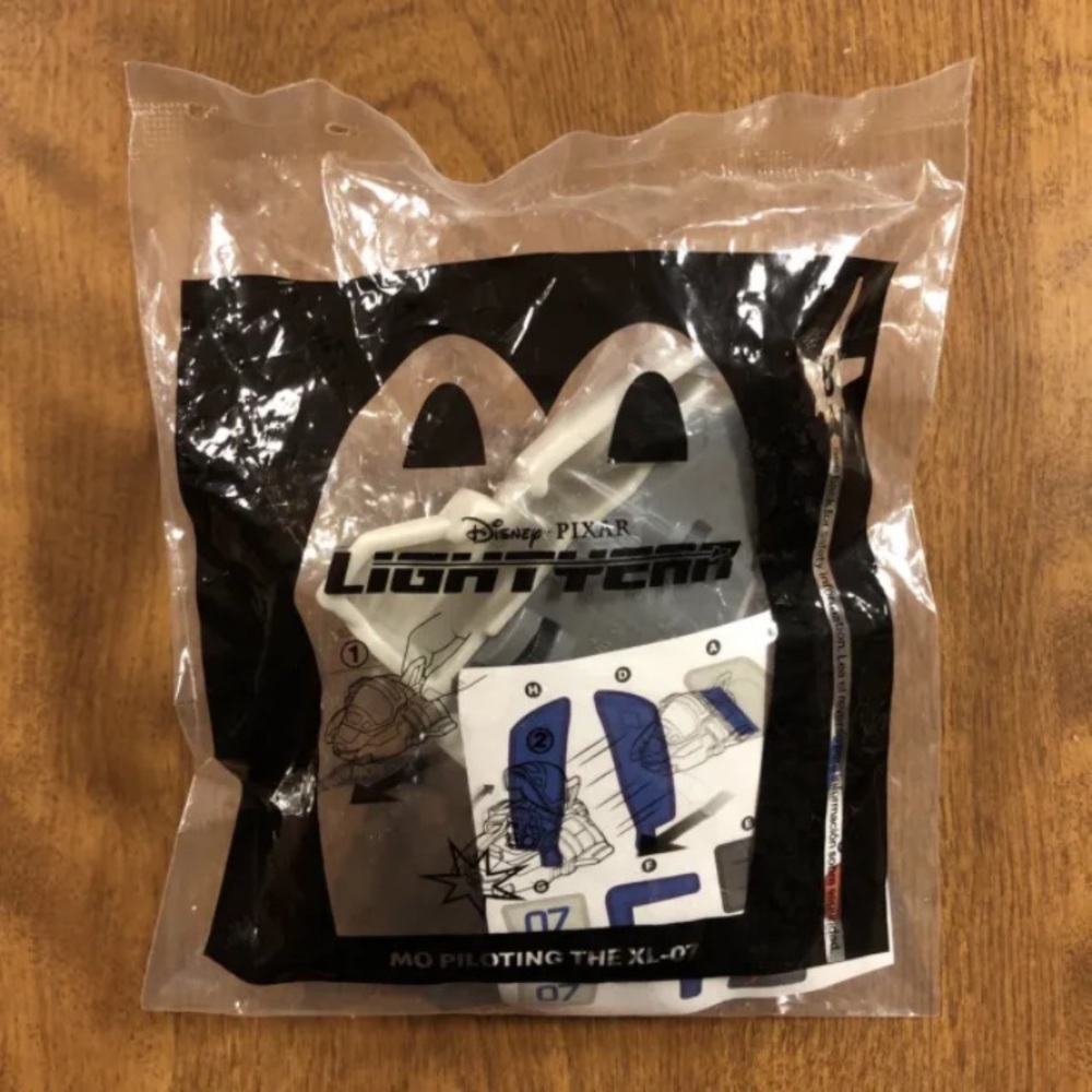 2022 McDonald’s Happy Meal Toy Disney Lightyear #8 MO PILOTING THE XL-07